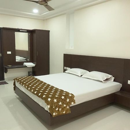 Sri Krishna Residency Hotel Eluru Exterior photo